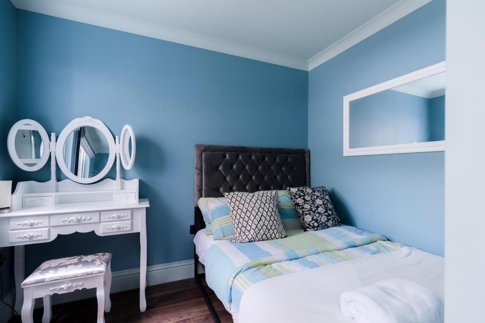 Apartment Stylish 2 Bedrooms Flat Sleeps 6 & Garden Zone 2 Cls London
