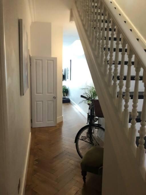Stunning Modern Large 5 Bed House Willesden Londen