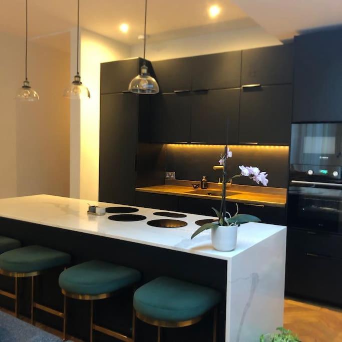 Stunning Modern Large 5 Bed House Willesden Appartement *
