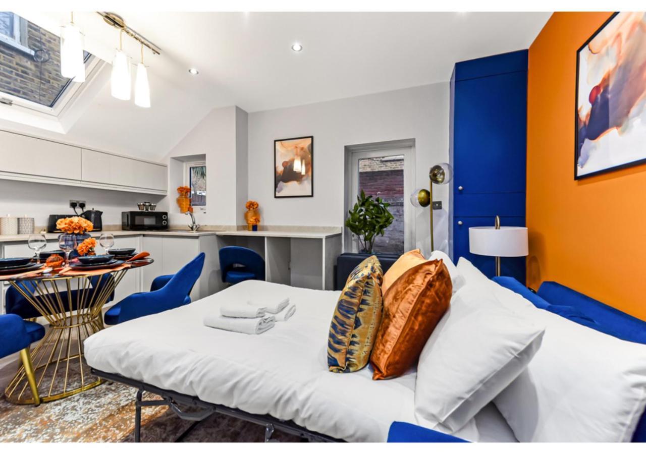 Palatial Style House Secs To Lovely River Walk Londen