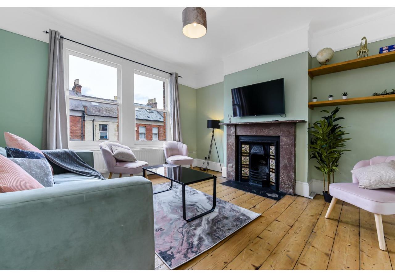 Handsome Family Peaceful, Next To Park * London