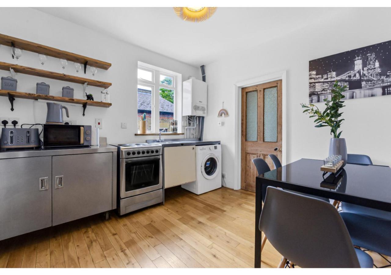 Handsome Family Peaceful, Next To Park * London