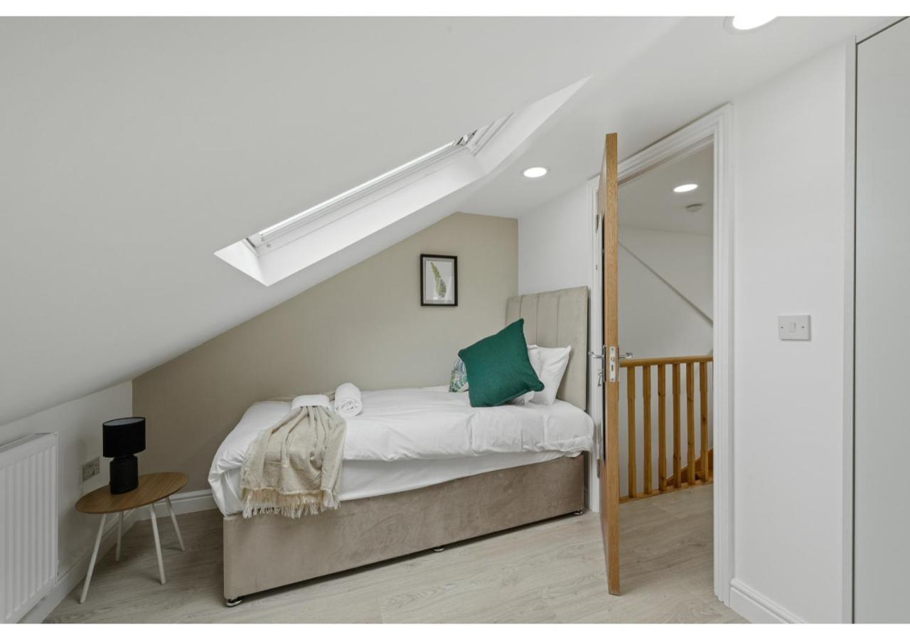 Apartment Serenity, Scenery, Shopping, & Sports London