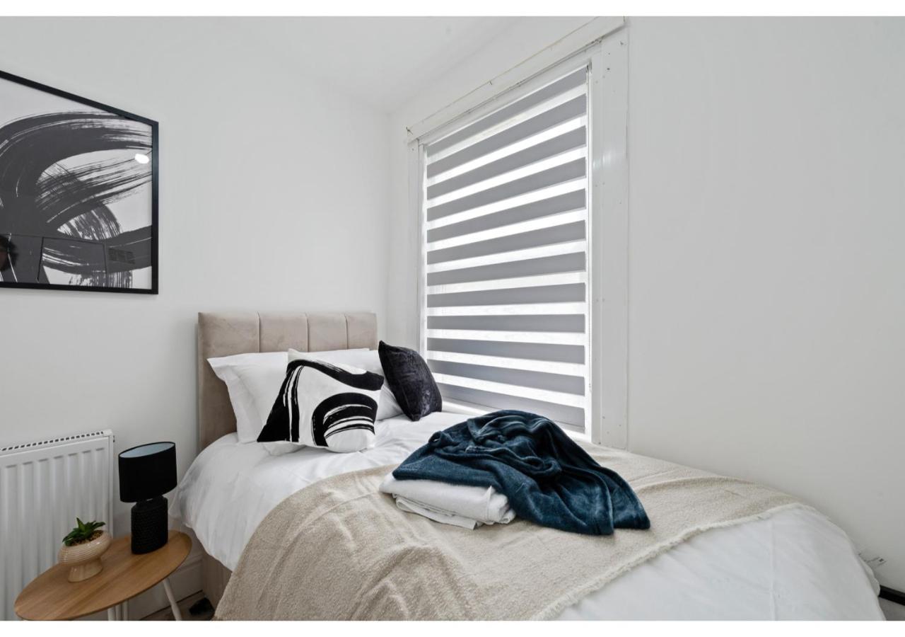 Apartment Serenity, Scenery, Shopping, & Sports