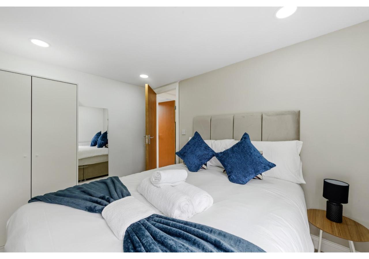 Apartment Serenity, Scenery, Shopping, & Sports *