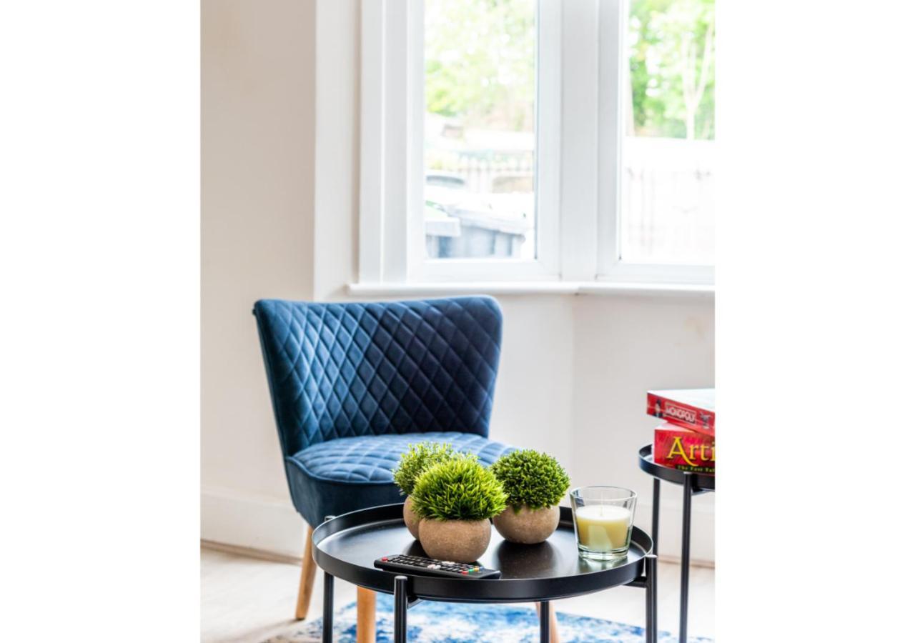 Apartment Serenity, Scenery, Shopping, & Sports *