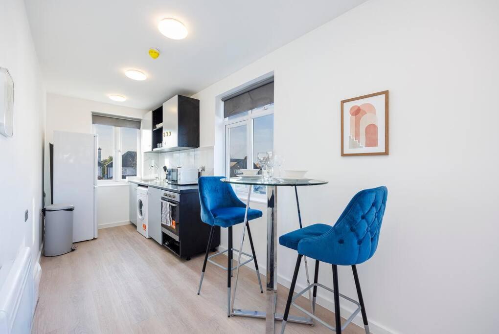 North West Studio By Av Short Lets * Londen