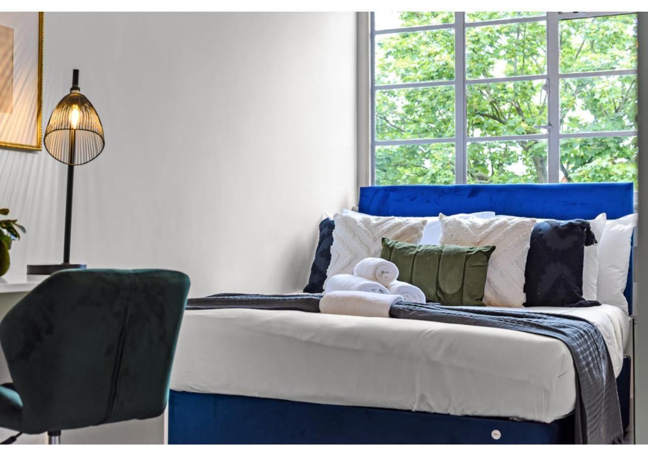 Modern Comforts 2 Bd Flat - Sleeps 5 Apartment