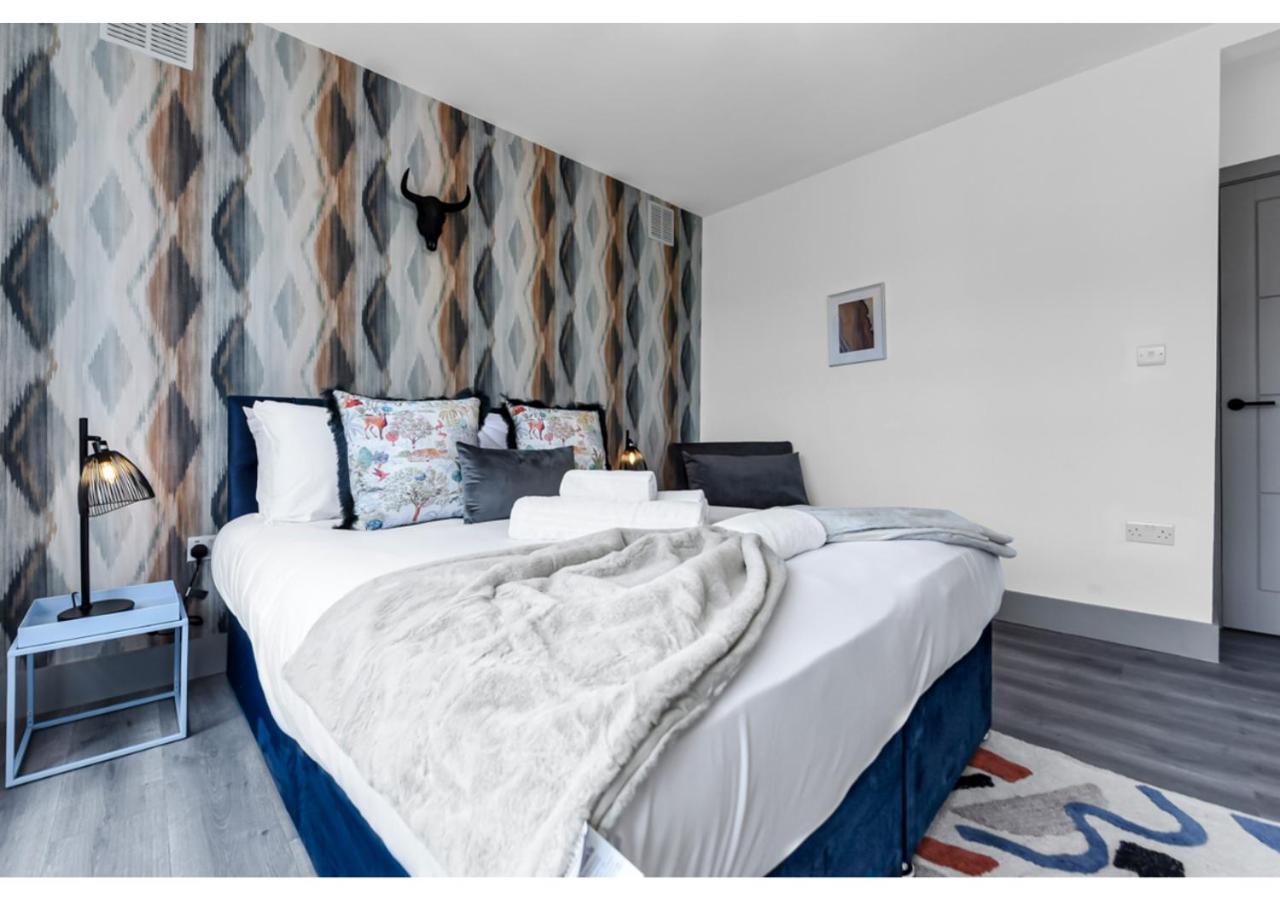 Modern Comforts 2 Bd Flat - Sleeps 5 * London