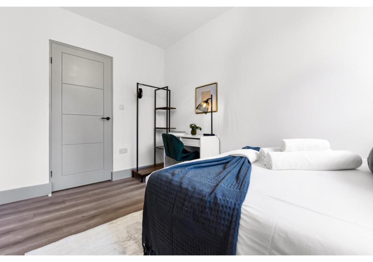 Modern Comforts 2 Bd Flat - Sleeps 5 Apartment *
