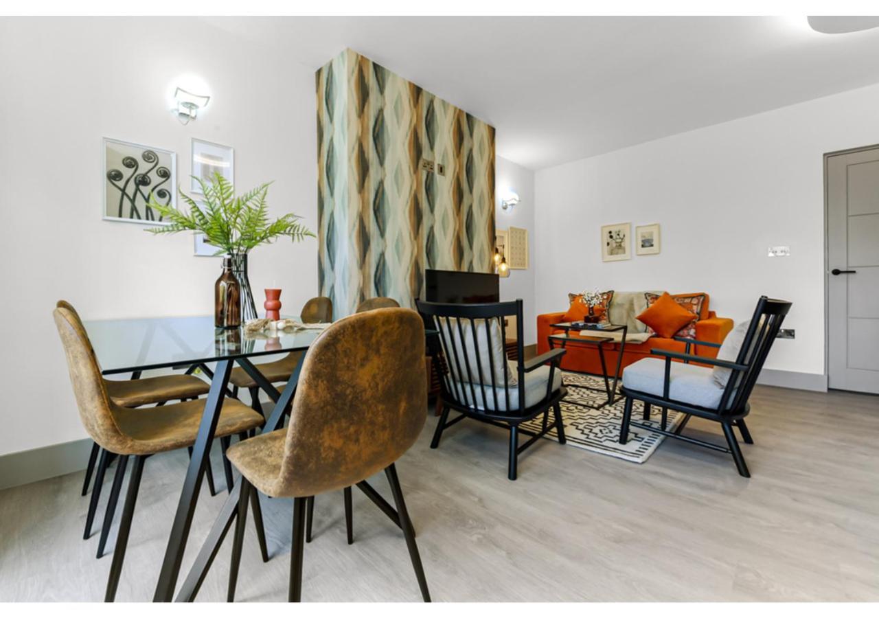 Modern Comforts 2 Bd Flat - Sleeps 5 Apartment London