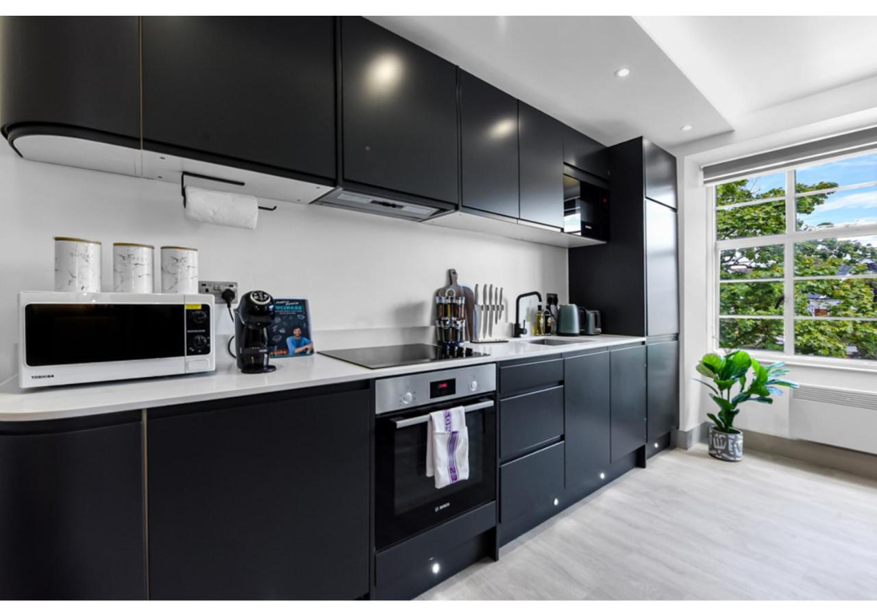 Modern Comforts 2 Bd Flat - Sleeps 5 London