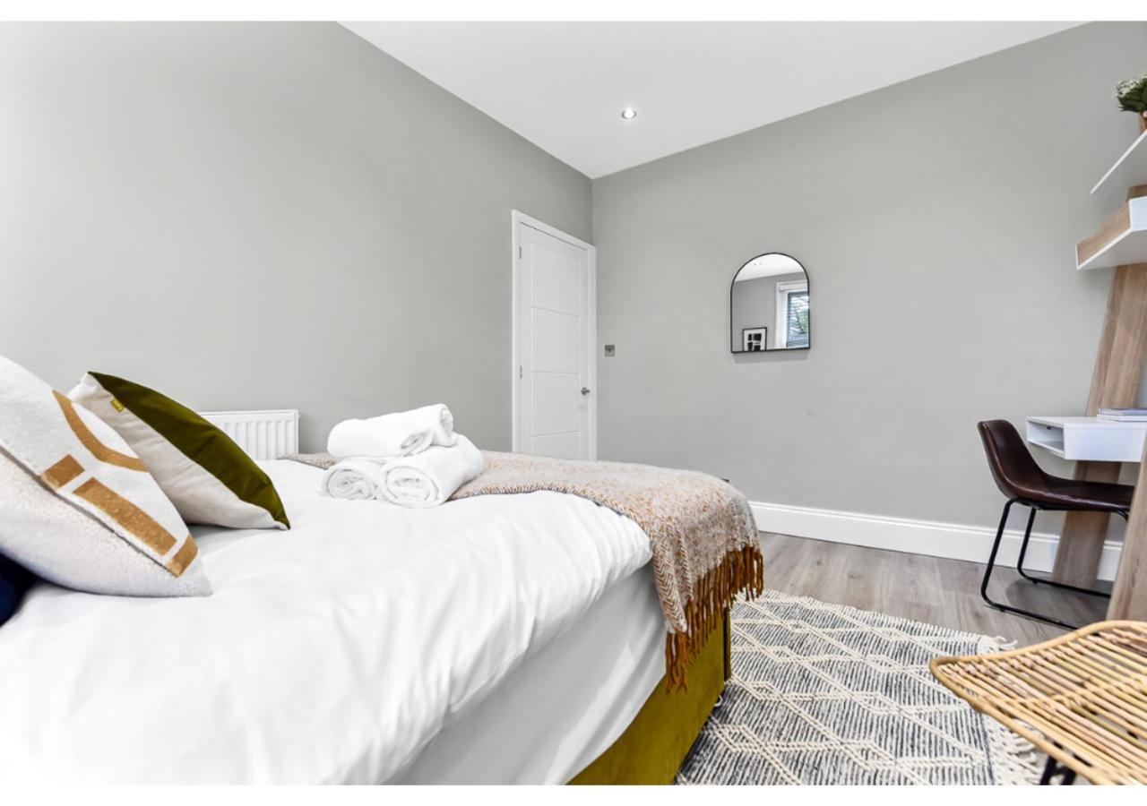 New And Modern Flat In London!