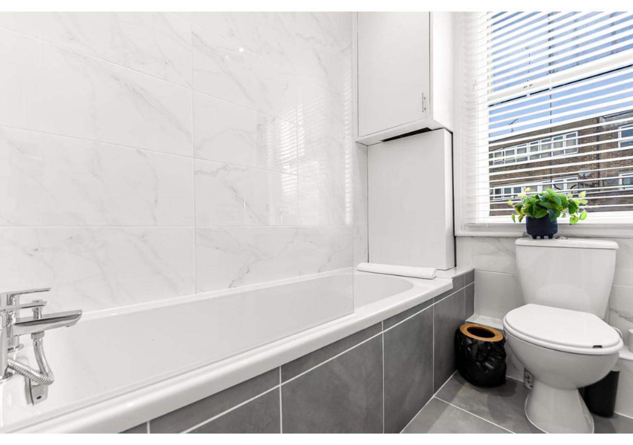 Apartment New And Modern Flat In London! London