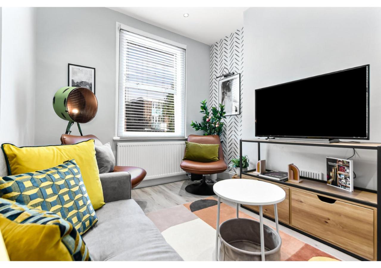 New And Modern Flat In London! London