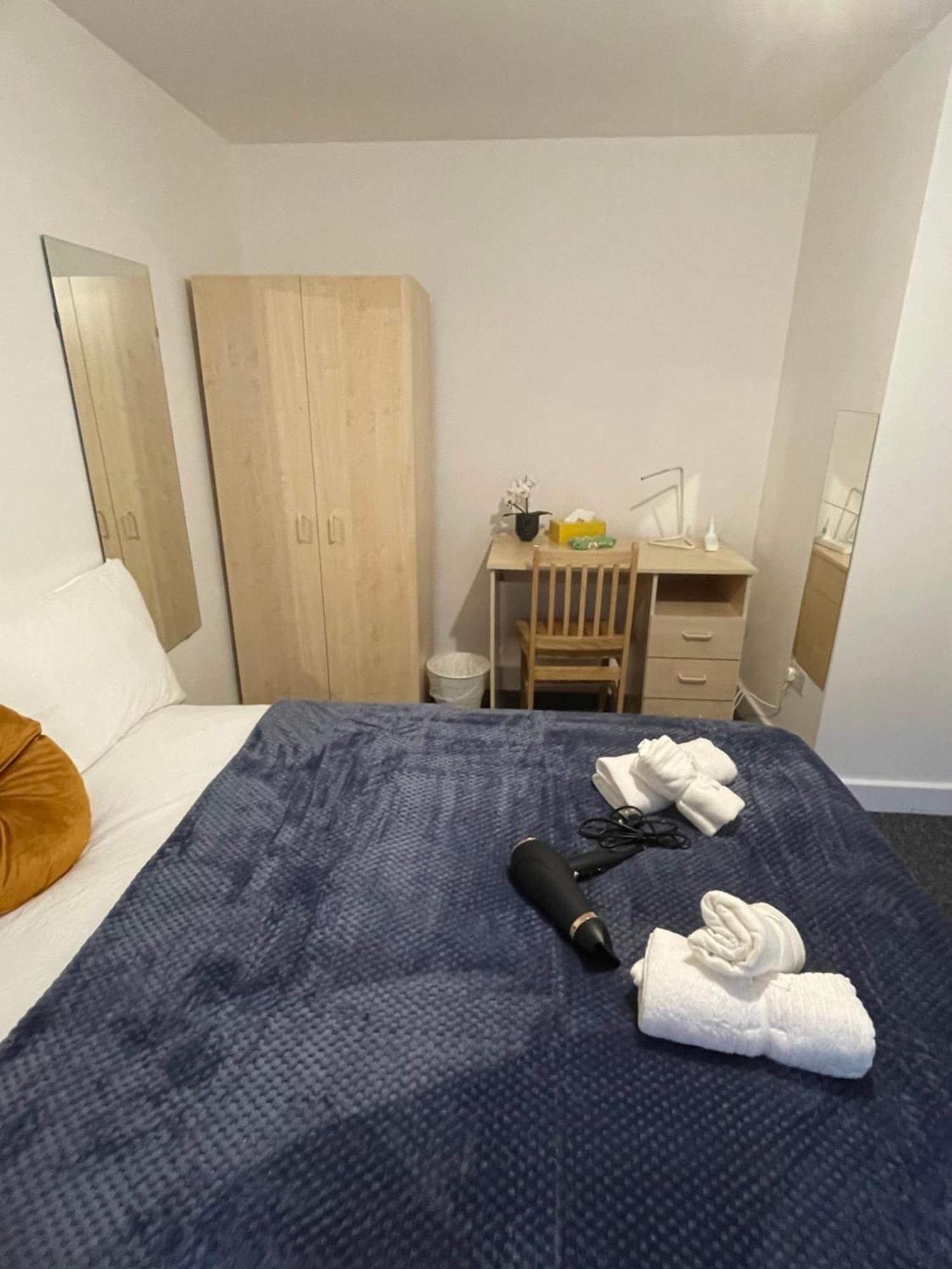 Lovely Triple And Quadruple In Euston & Square In *
