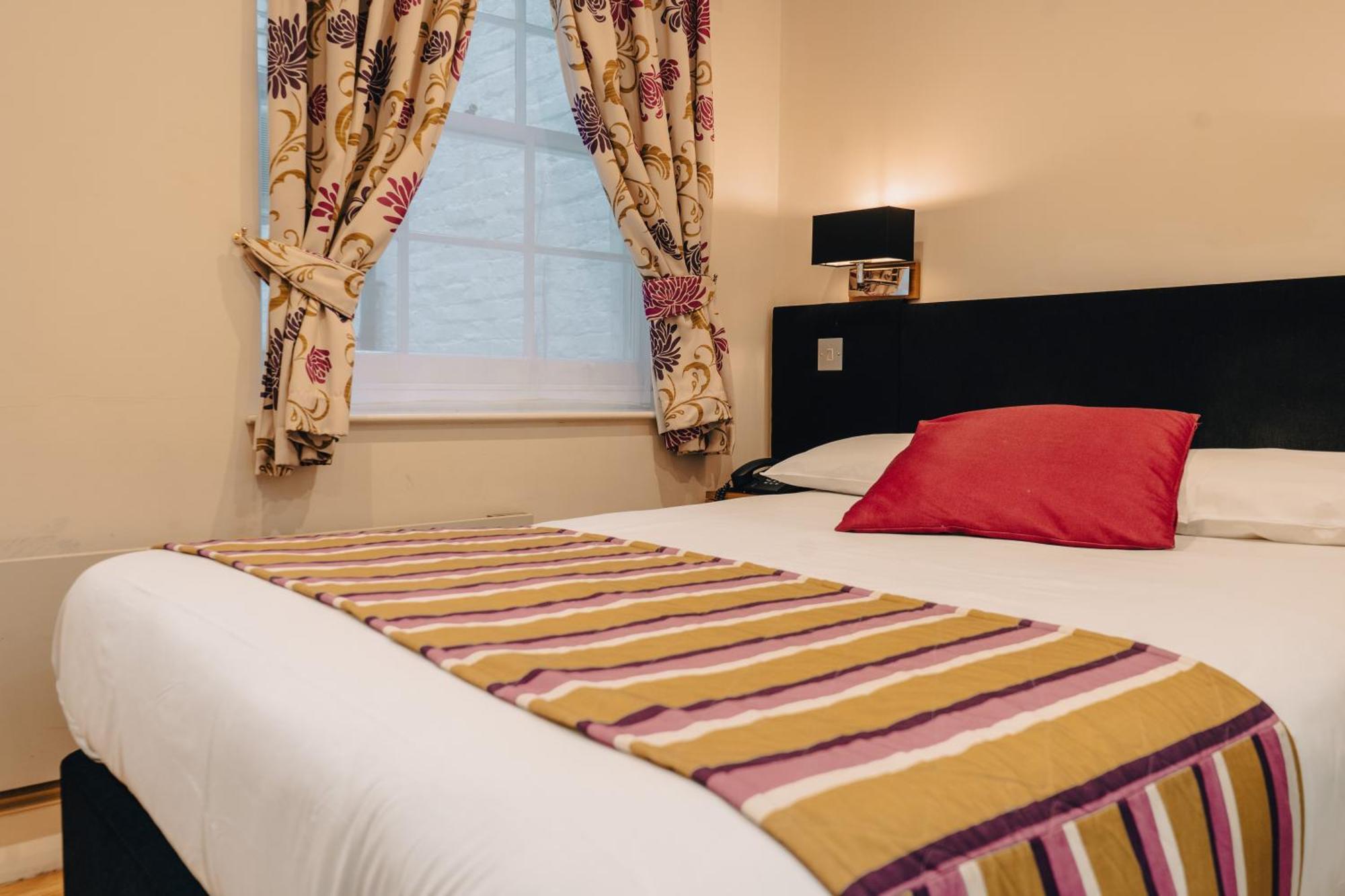 Athena Hotel Londen