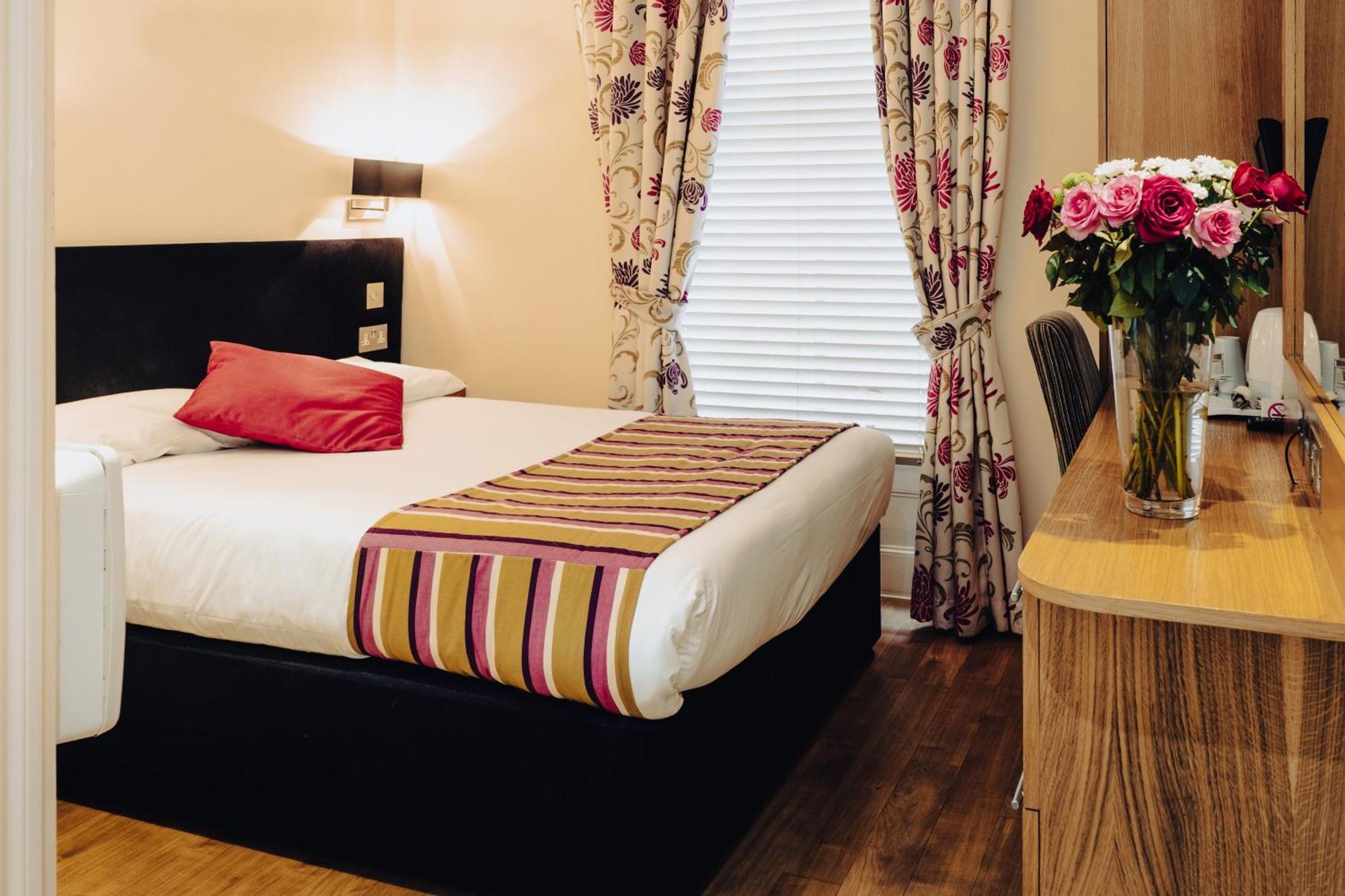 Athena Hotel Londen