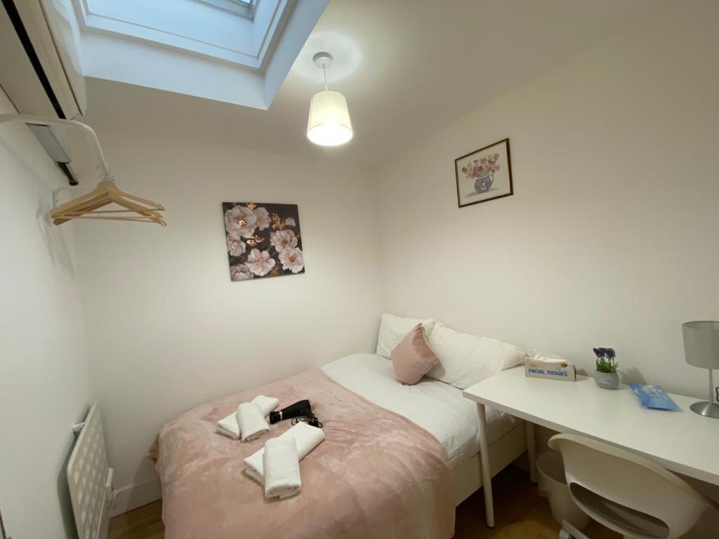 Cosy Private Near Euston Station, *