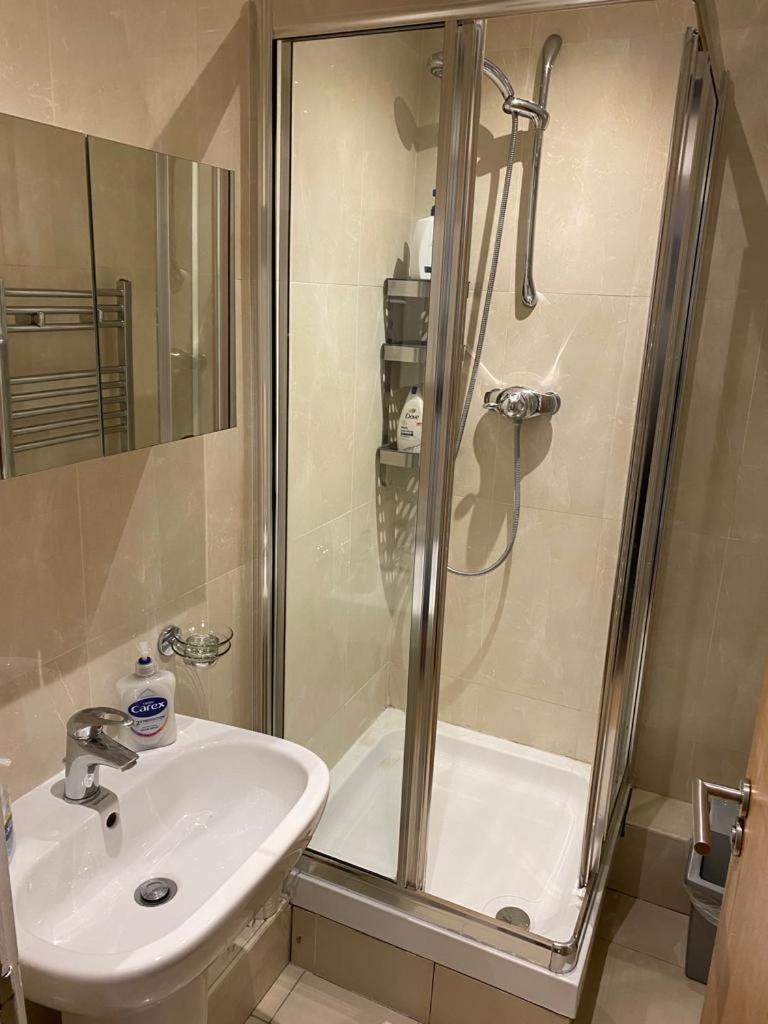 Cosy Private Near Euston Station, Londres