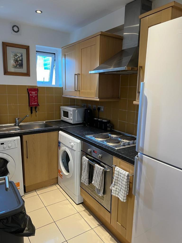Cosy Private Near Euston Station, *