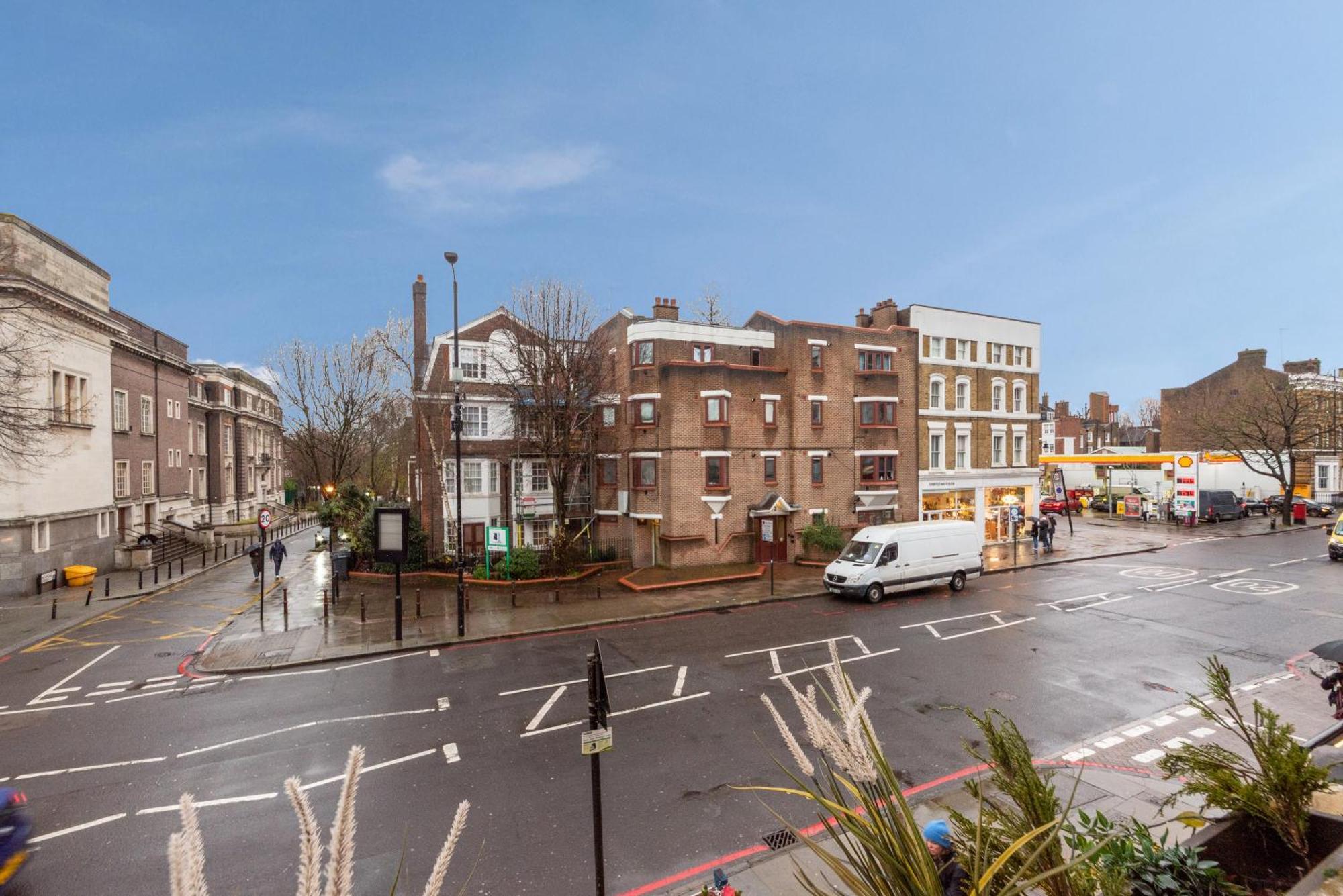 Two Bedroom Duplex In Angel High Street Apartment *