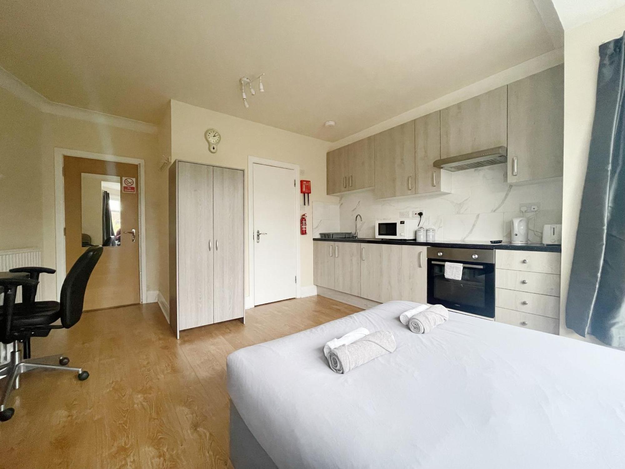 Large Cosy 15min From Homestay London