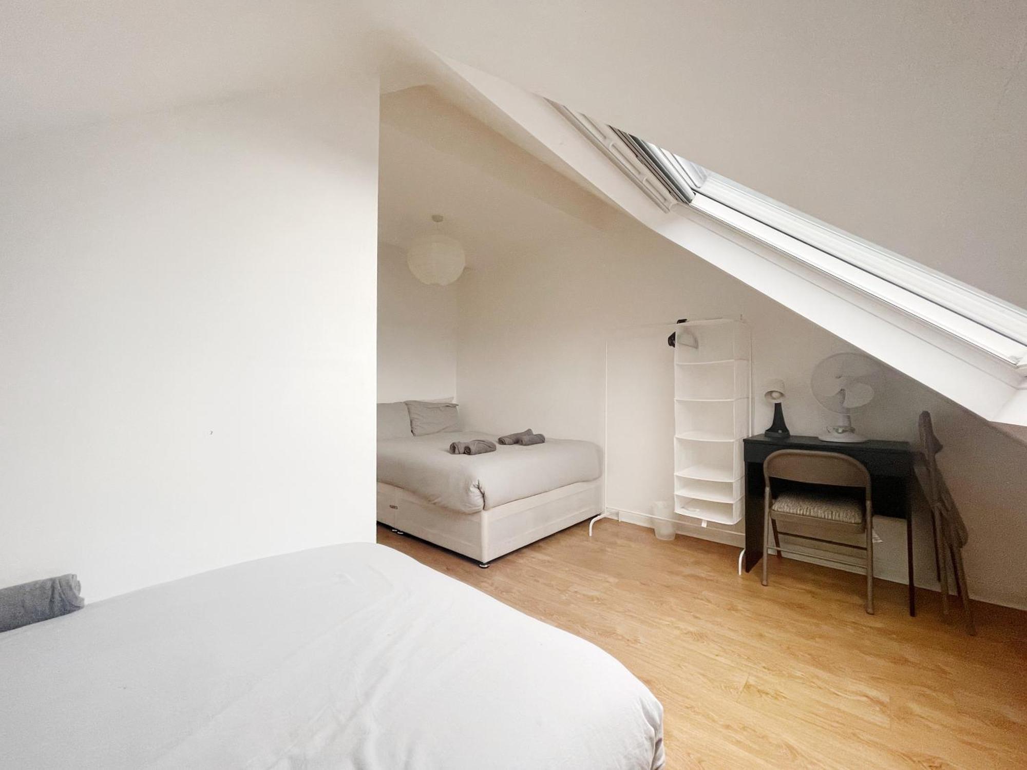 Large Cosy 15min From Homestay London