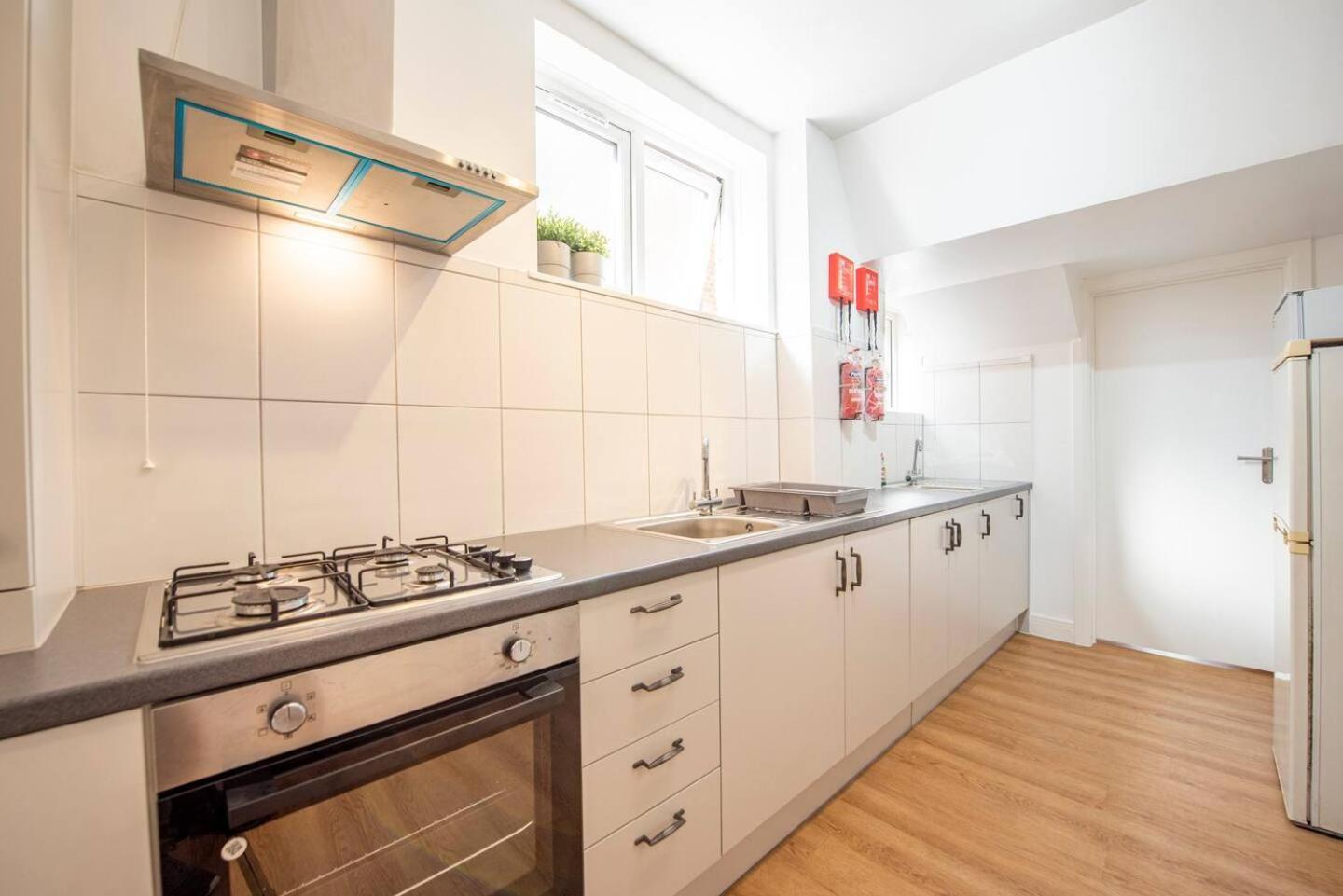 Large Cosy 15min From Homestay *