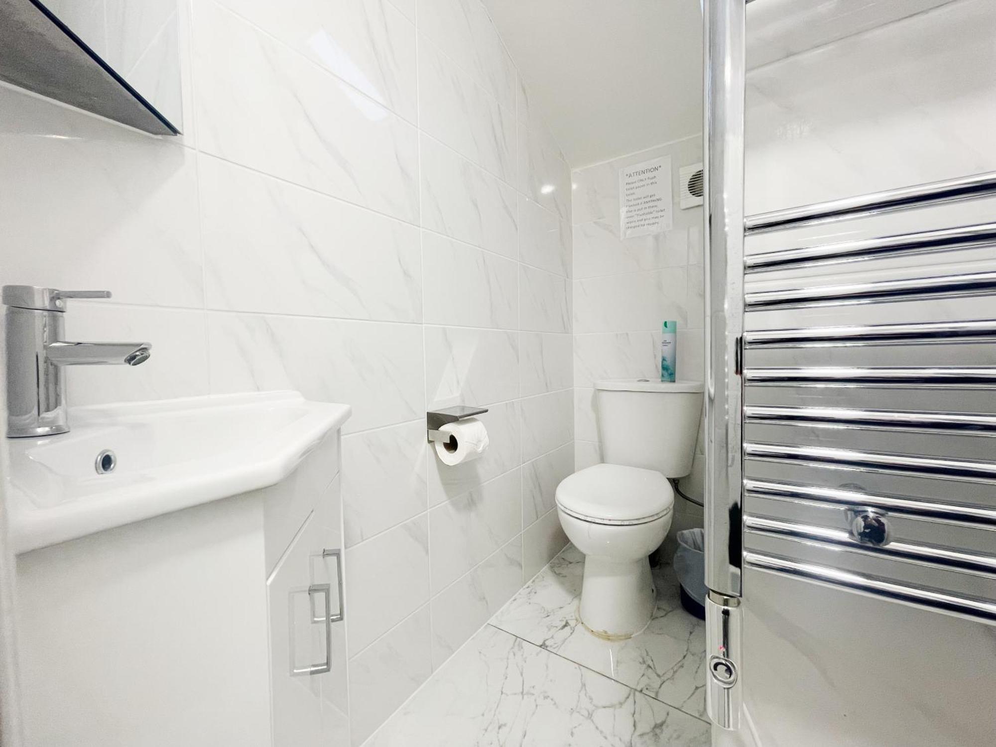 Large Cosy 15min From Homestay