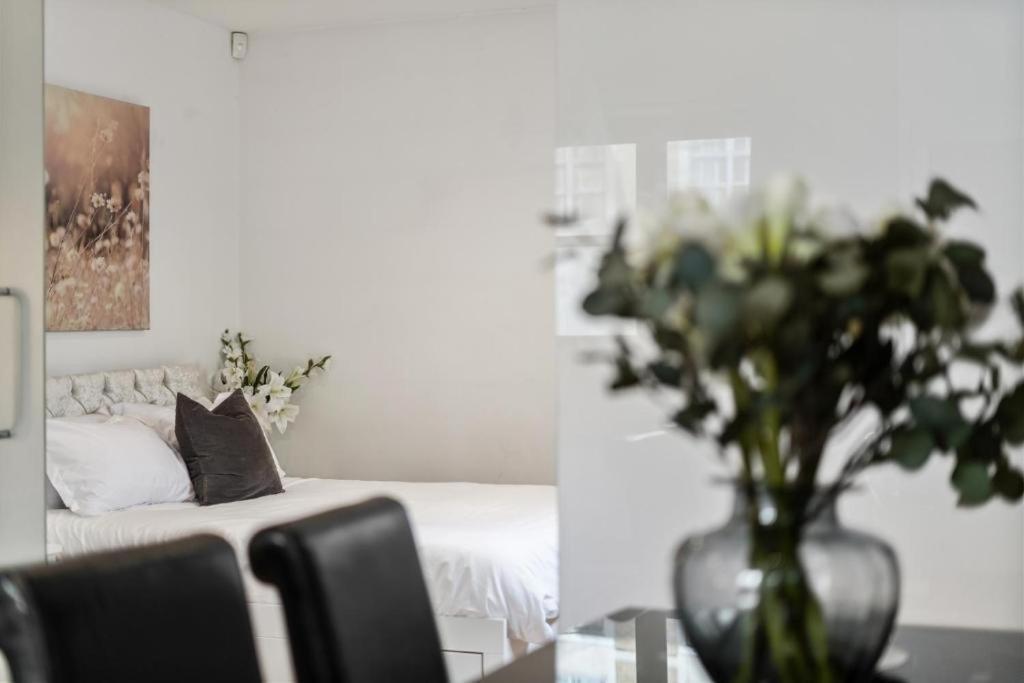 2 Bedroom Tower Bridge With Free Secure Gated Parking - Perfect For Long Apartment London