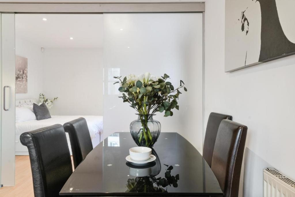 Apartment 2 Bedroom Tower Bridge With Free Secure Gated Parking - Perfect For Long *