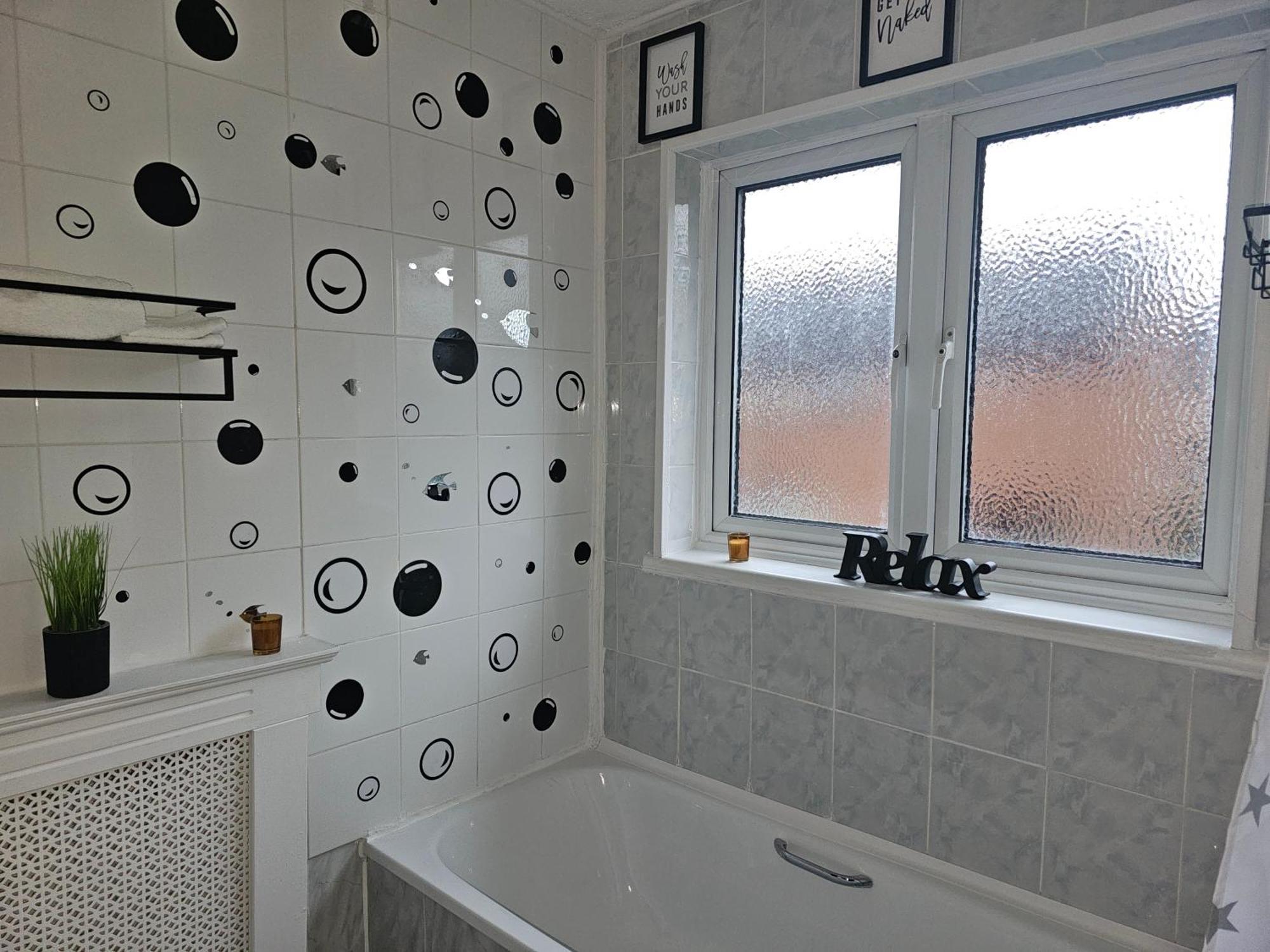 Apartment In Beckton. Docklands. Airport. *