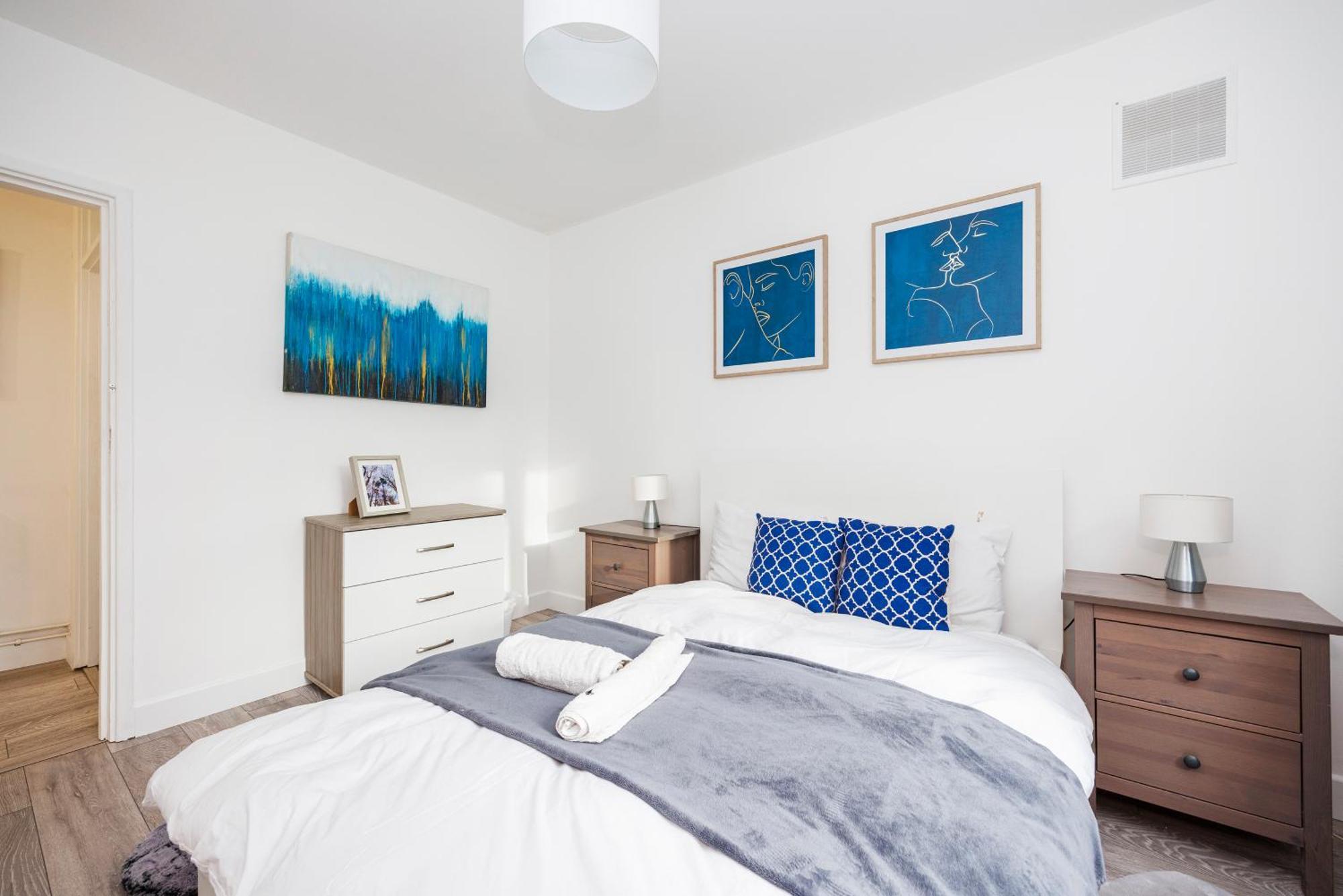 3 Bedroom Flat Near Old Street *