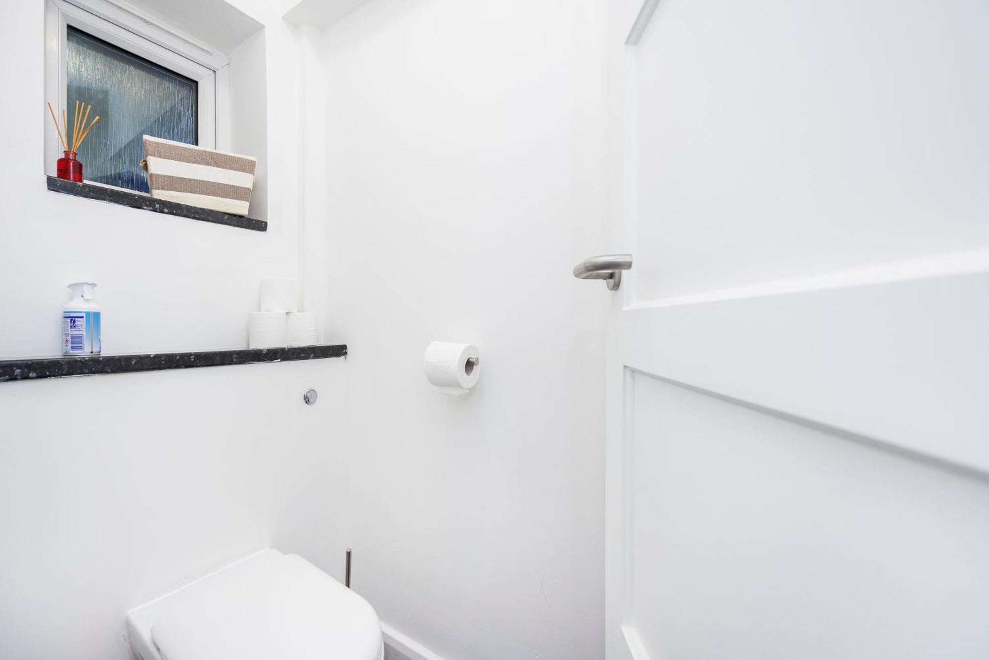 3 Bedroom Flat Near Old Street *