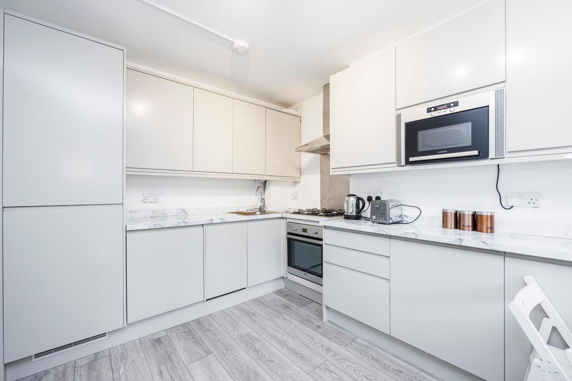3 Bedroom Flat Near Old Street Apartment *