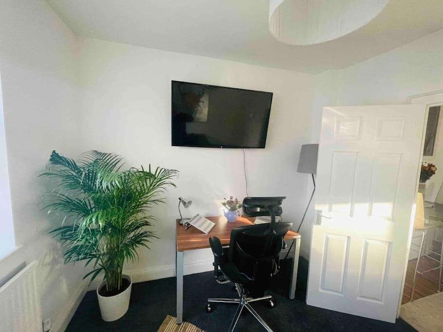 Lovely 1 Bedroom Flat+living With A Sofa Bed Appartement Londen