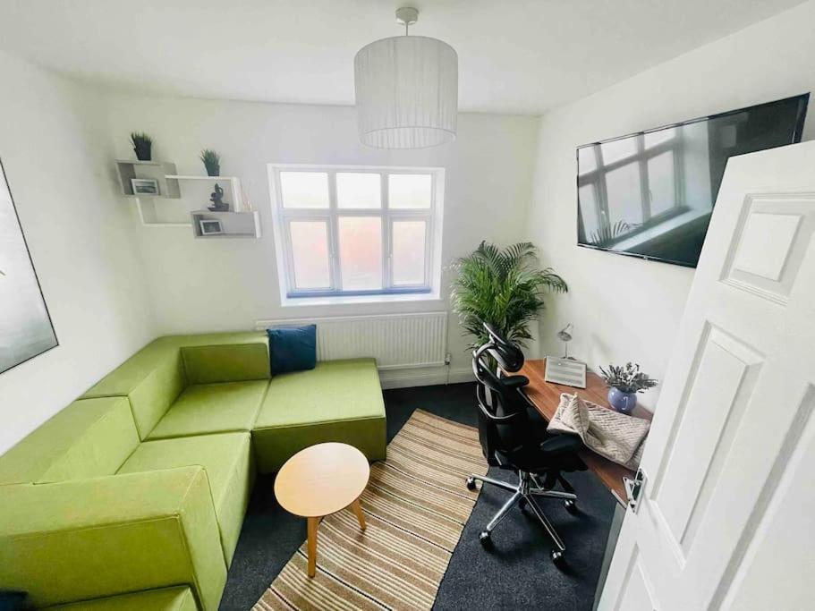 Lovely 1 Bedroom Flat+living With A Sofa Bed Appartement