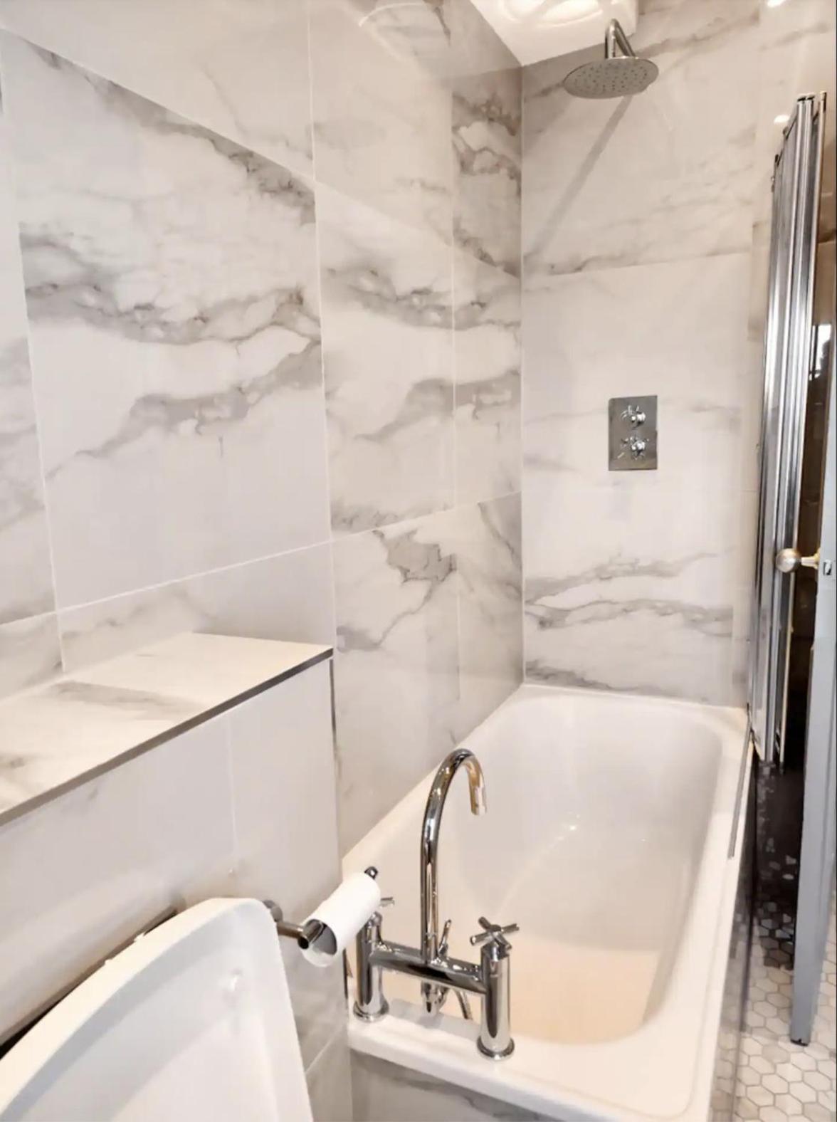 Chelsea Flat 10 Mins Harrods, Balcony, Gym, Air Conditioning Apartment