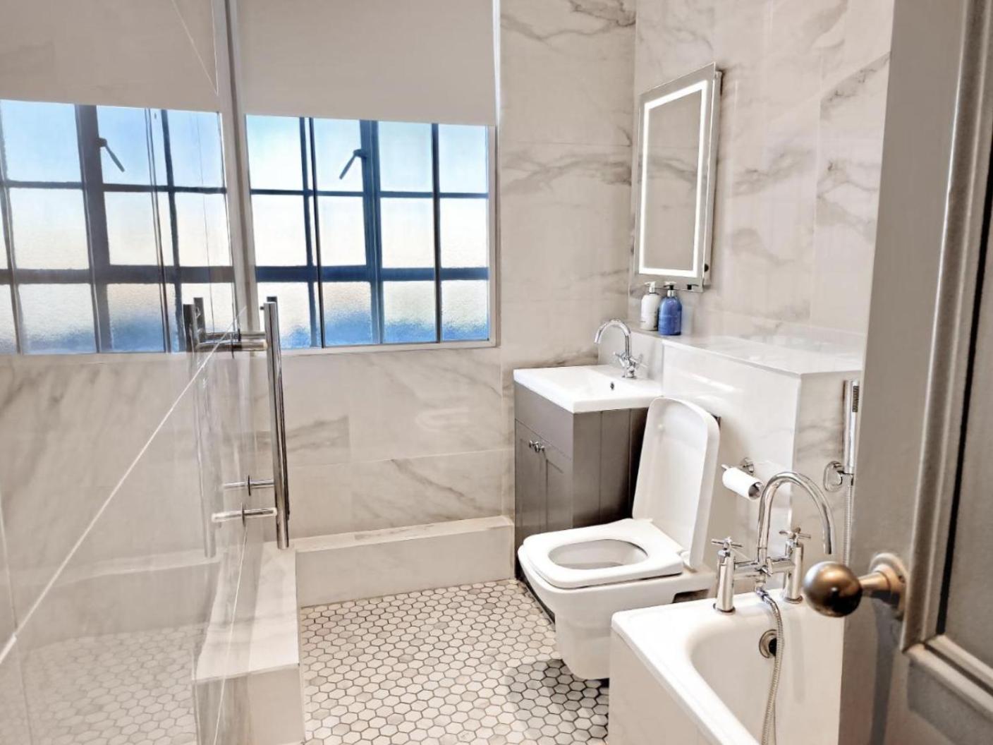 Apartment Chelsea Flat 10 Mins Harrods, Balcony, Gym, Air Conditioning