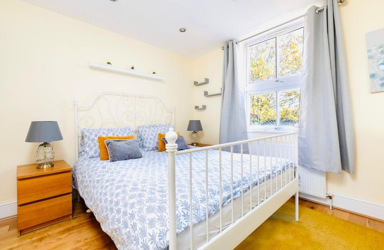 Charming Apartment, Sleeps 4- 15 Mins To * Londen