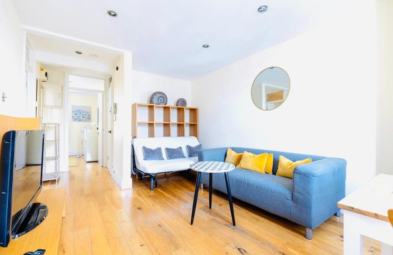 Charming Apartment, Sleeps 4- 15 Mins To Londen