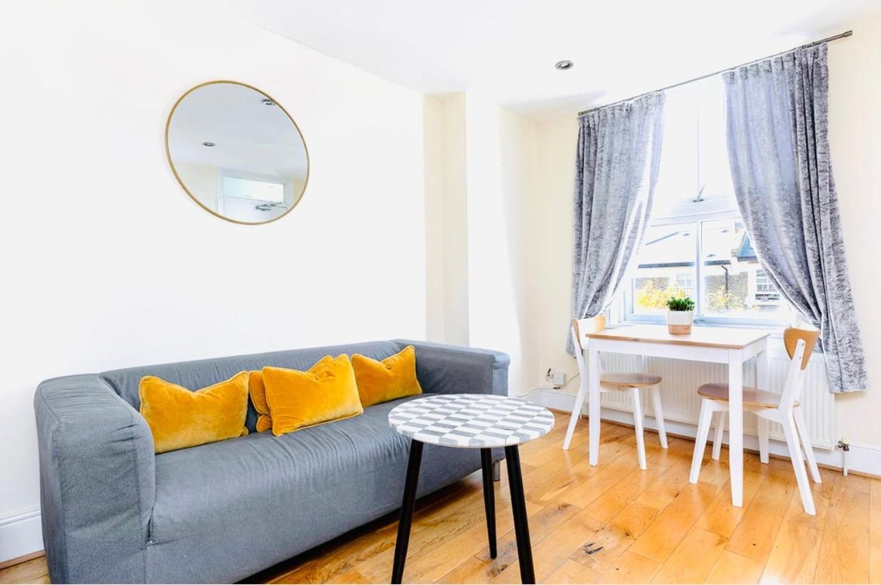 Apartment Charming Apartment, Sleeps 4- 15 Mins To