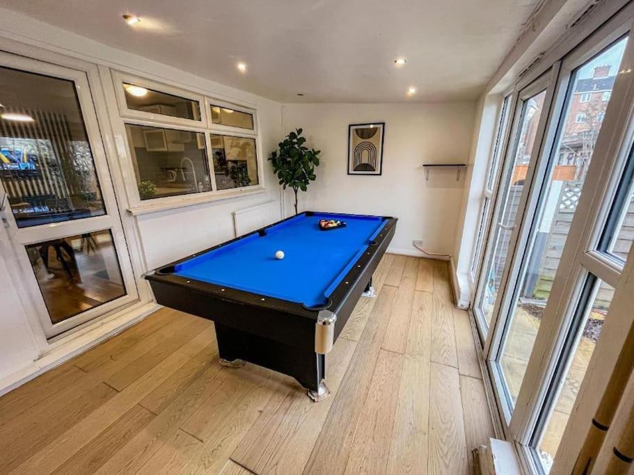 East Townhouse By Harlington * London