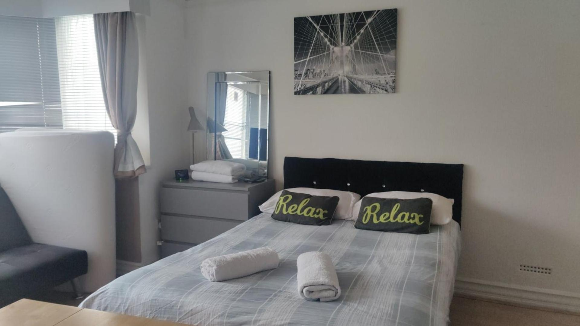 Studio On Golders Green Road *