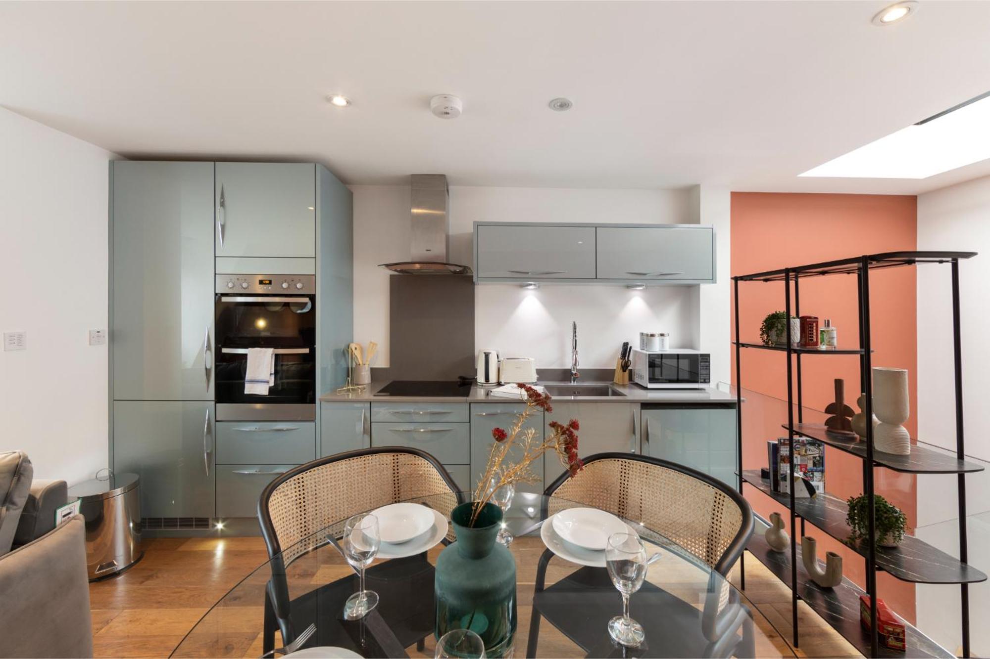 Chic: Elegant Flat In A Prime Location London