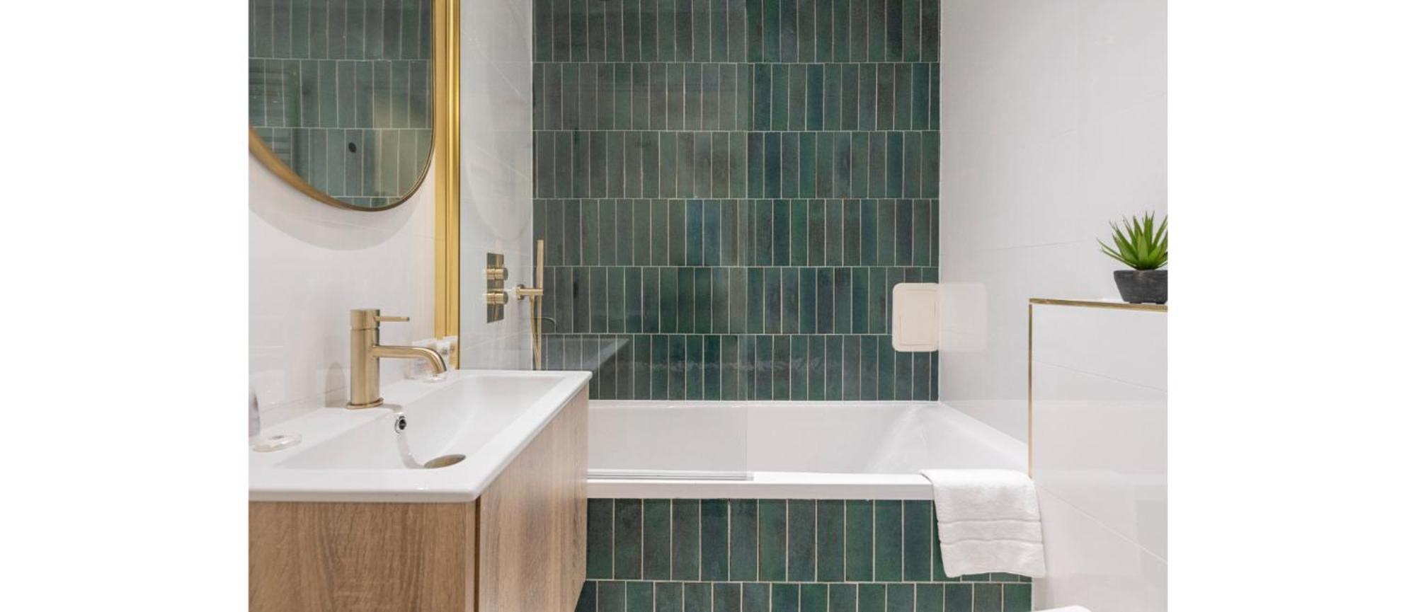 Your Home: 1br Flat With Modern Amenities London