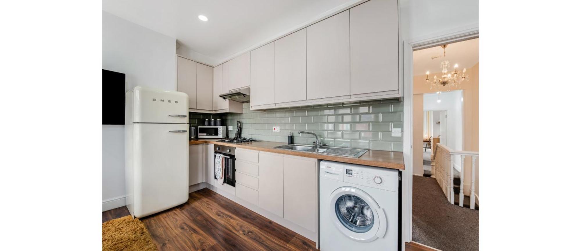 Apartamento Spacious Two Bedroom In Wood Green Londres