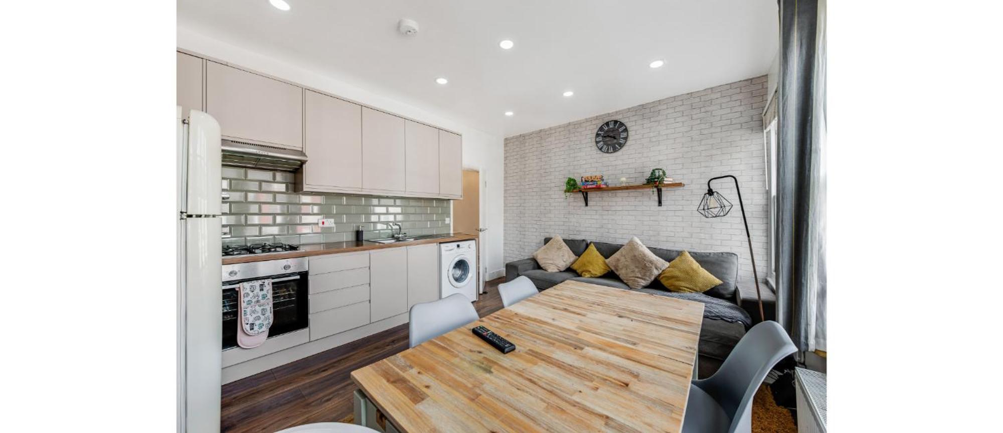 Spacious Two Bedroom In Wood Green *