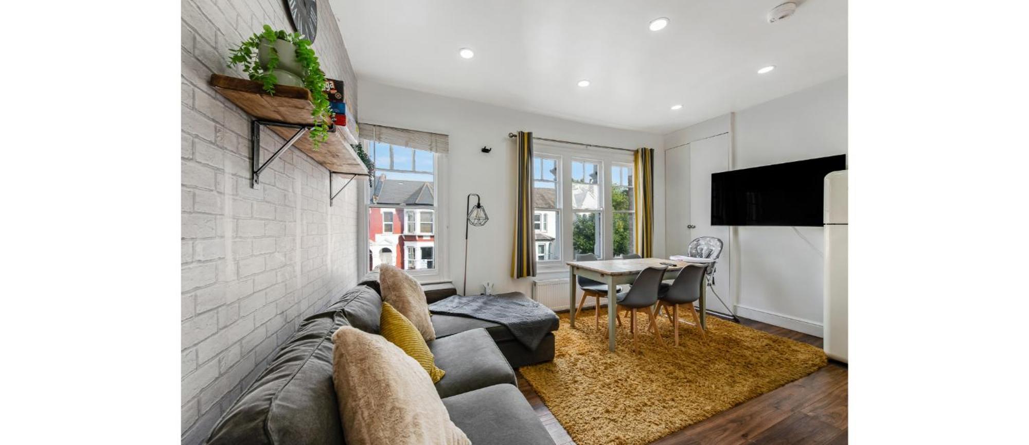 Spacious Two Bedroom In Wood Green Apartamento